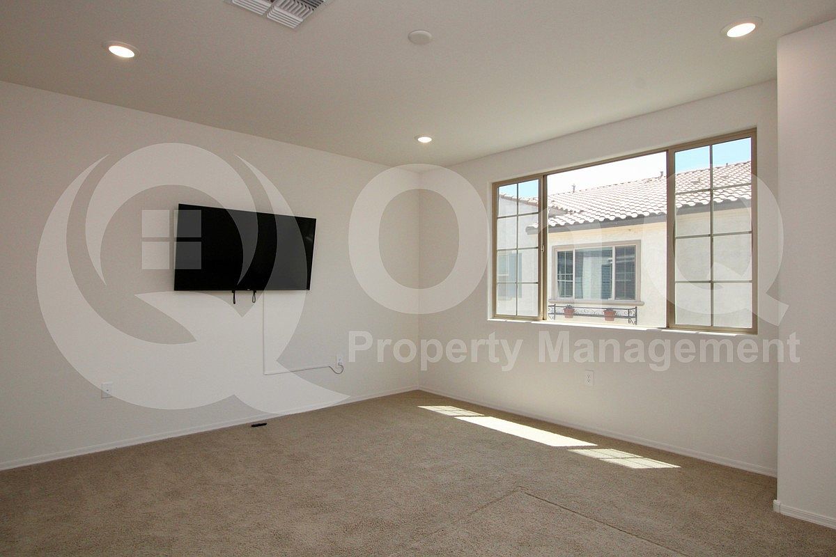 2632 South Peppertree Drive, Gilbert, AZ 85295 photo 5