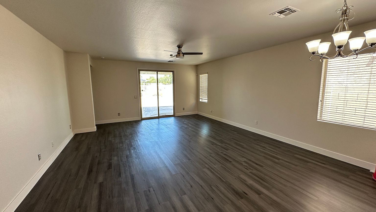 23614 W Chickasaw St photo 3