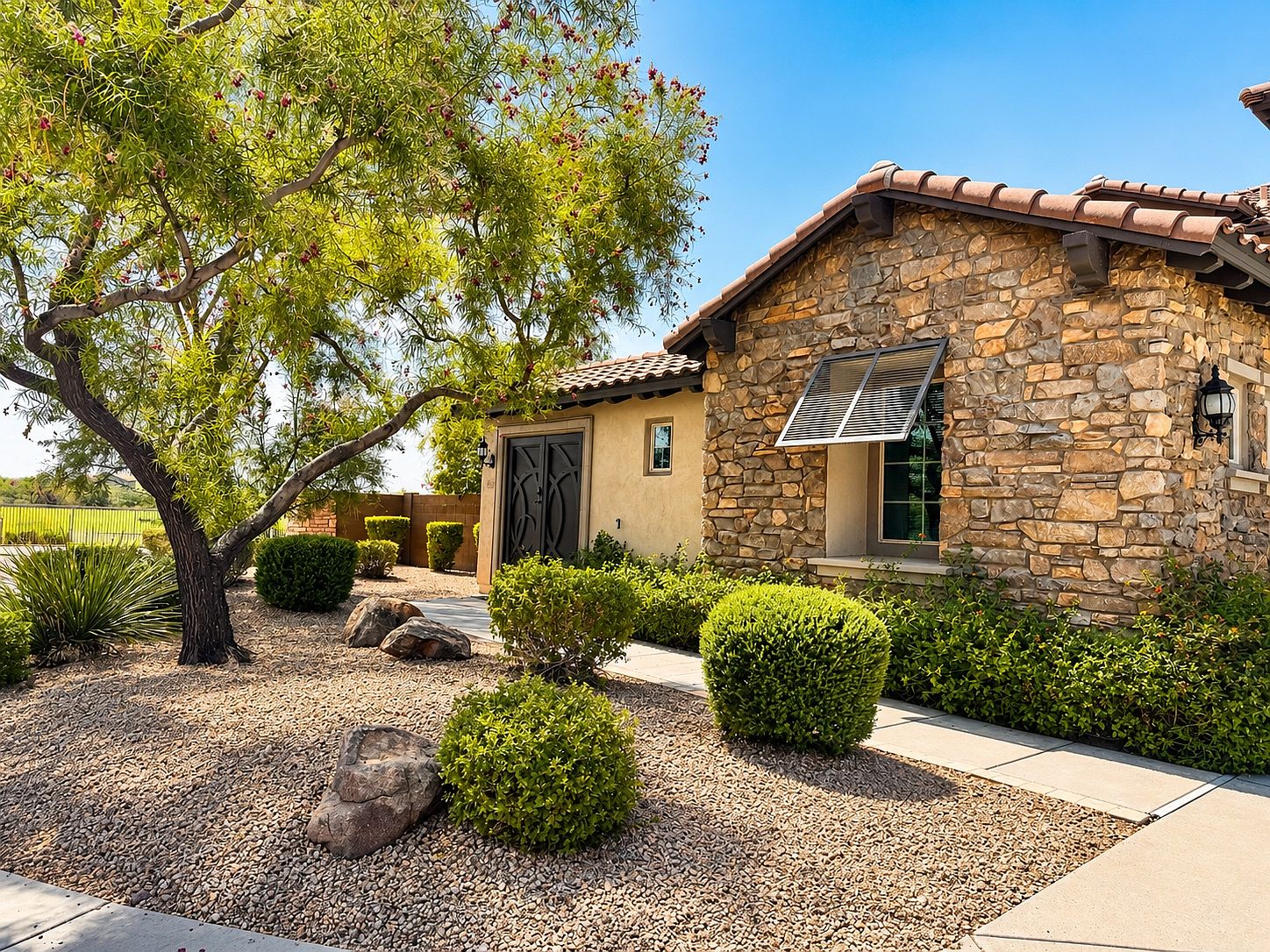 3653 E Sinclair St Phoenix, AZ 85050 photo 2