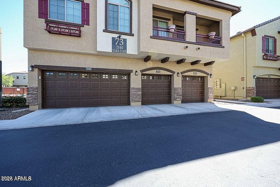 Ready To View Now! Beautiful Townhome In Great Location photo 3