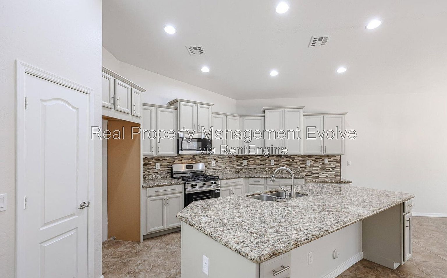 20768 W Hamilton St photo 4