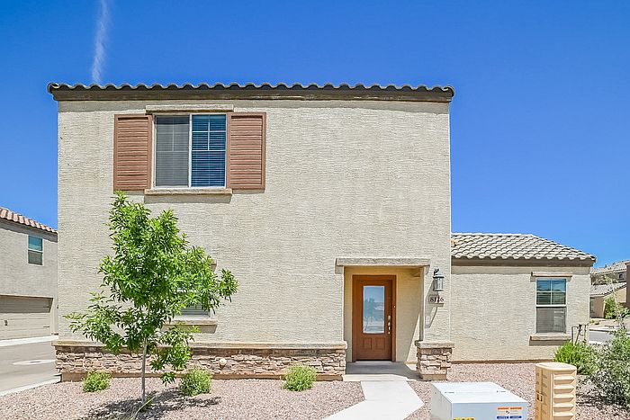 8126 W Agora Ln Phoenix, AZ 85043 photo 2