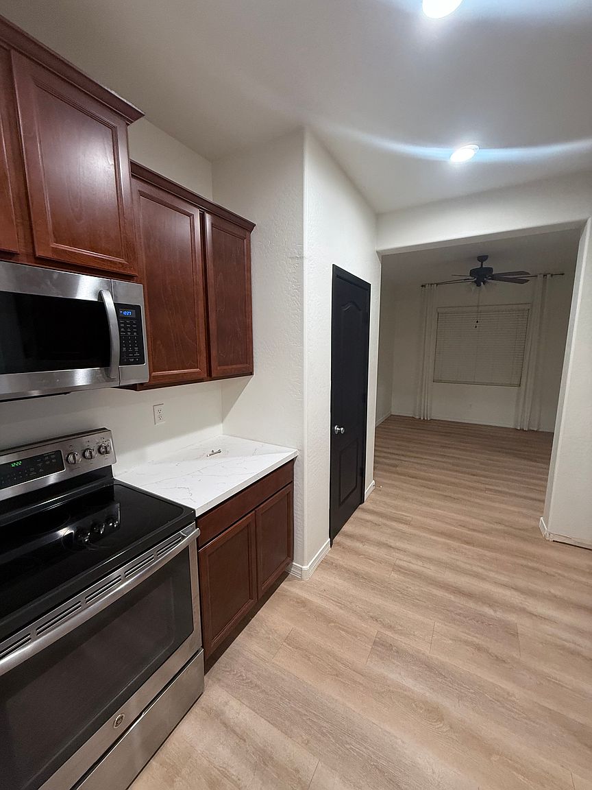 24453 W Sheraton Ln photo 4