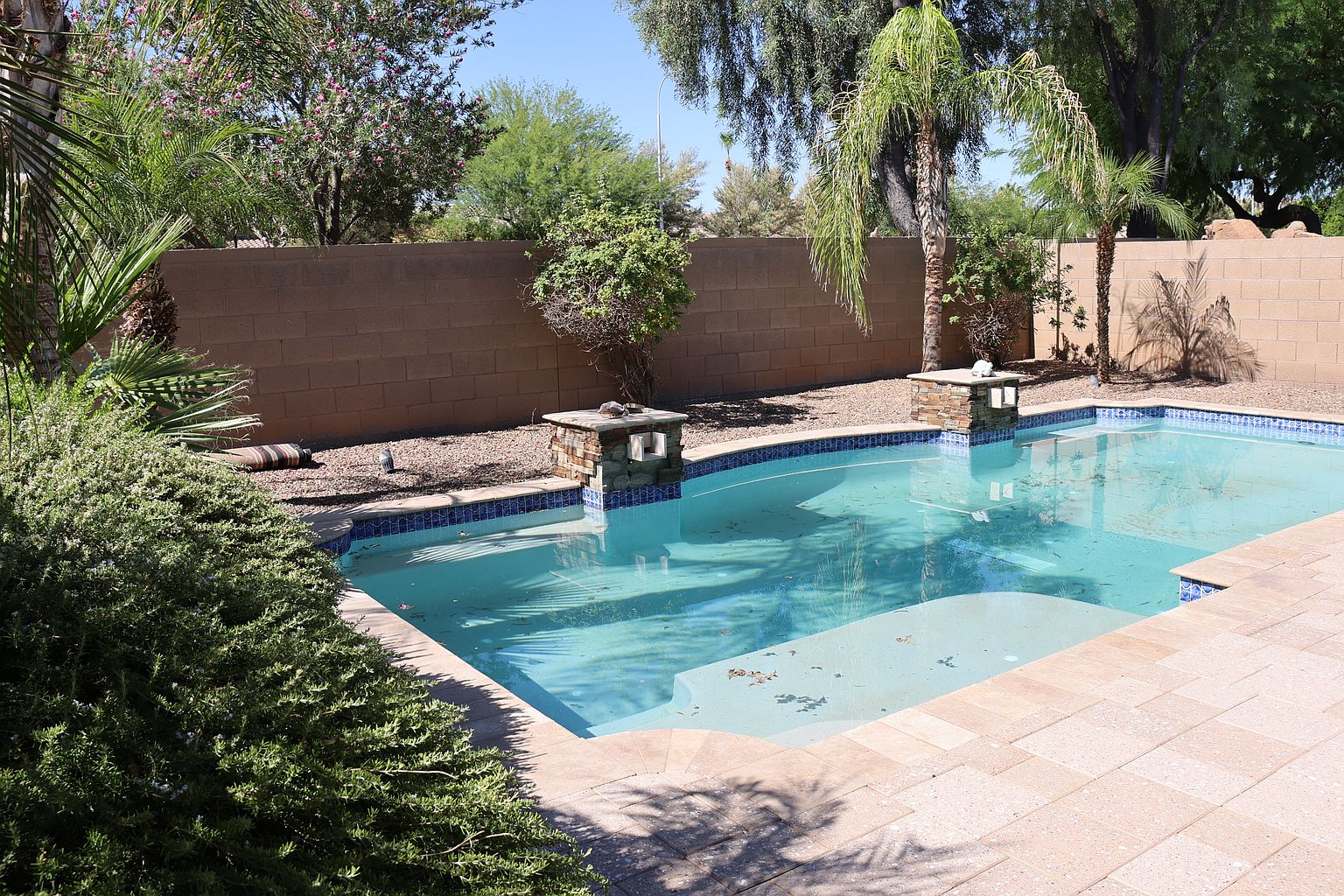 2405 W Wildhorse Dr photo 2