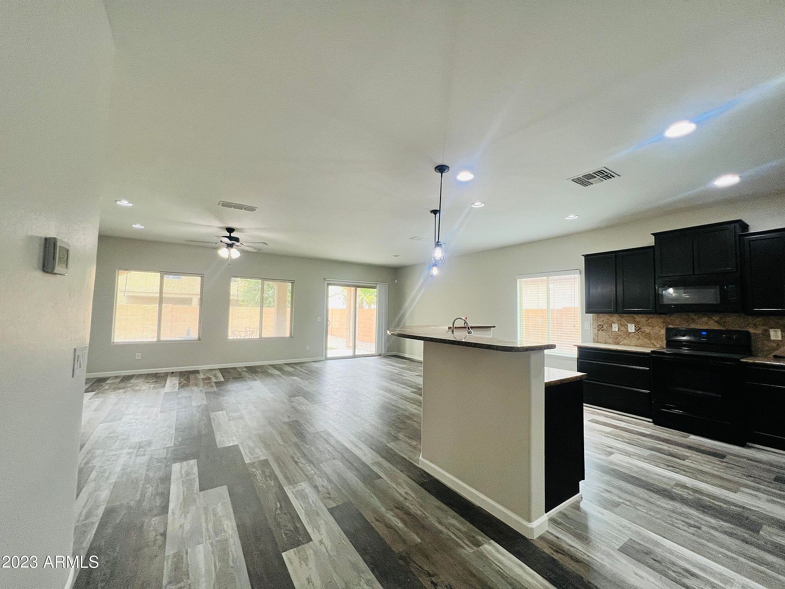 25972 W Burnett Rd photo 5