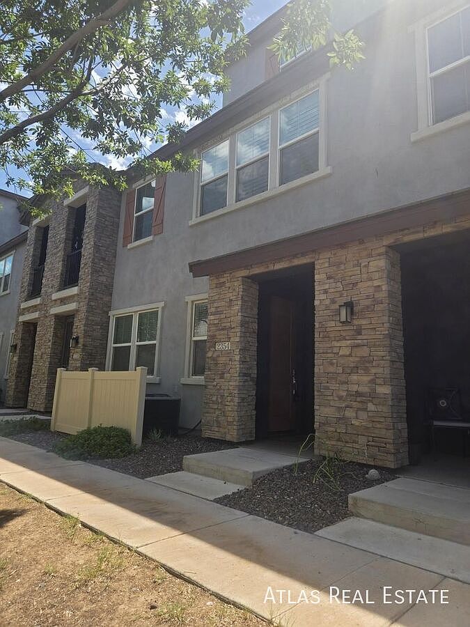 2354 E Huntington Dr photo 2