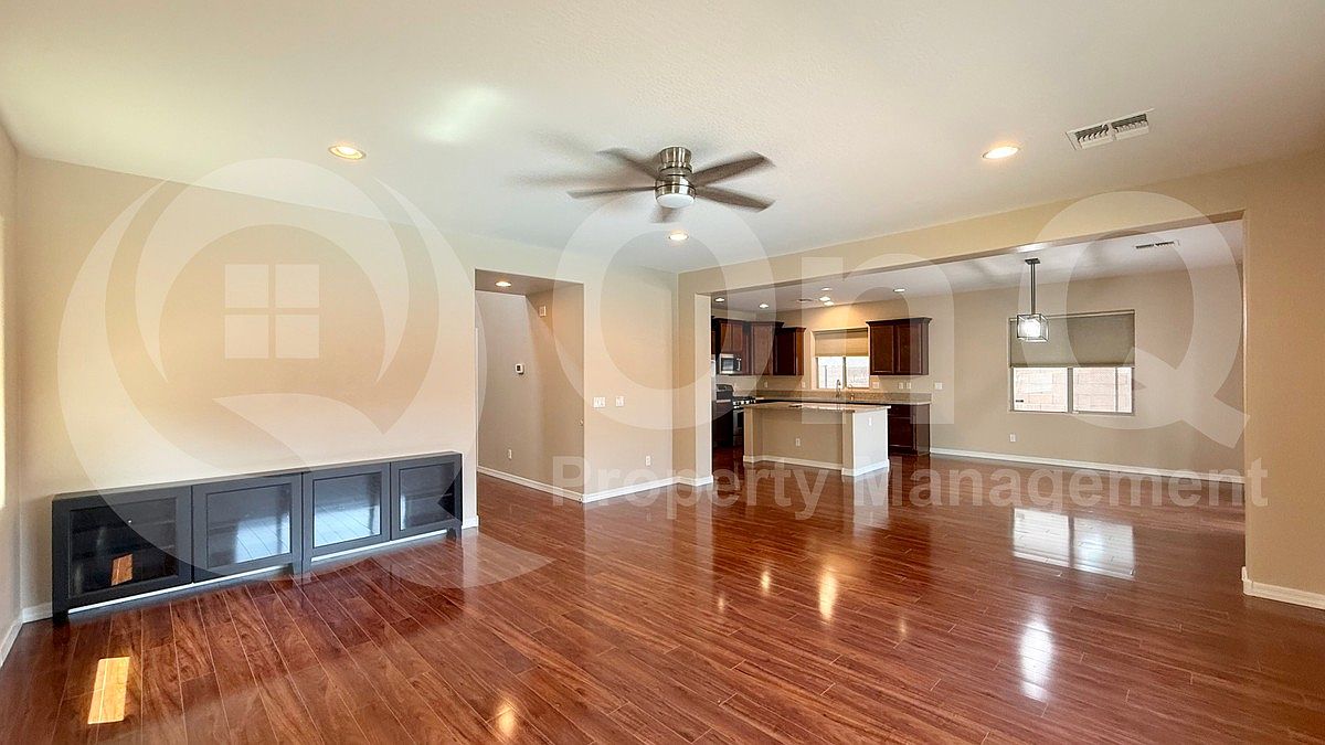 1142 E Sourwood Dr photo 4