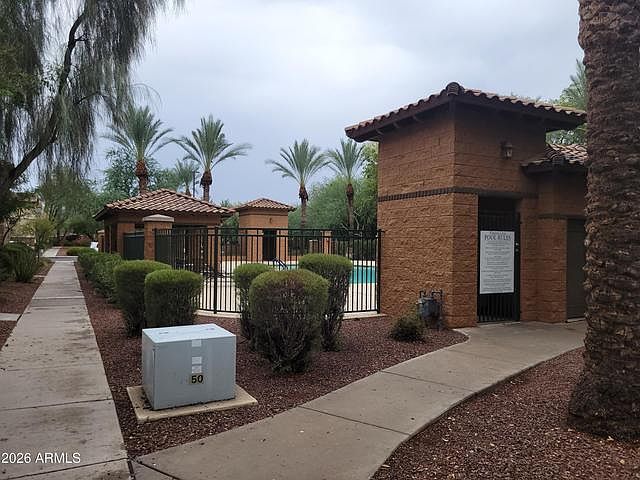 2508 E Vermont Dr photo 3