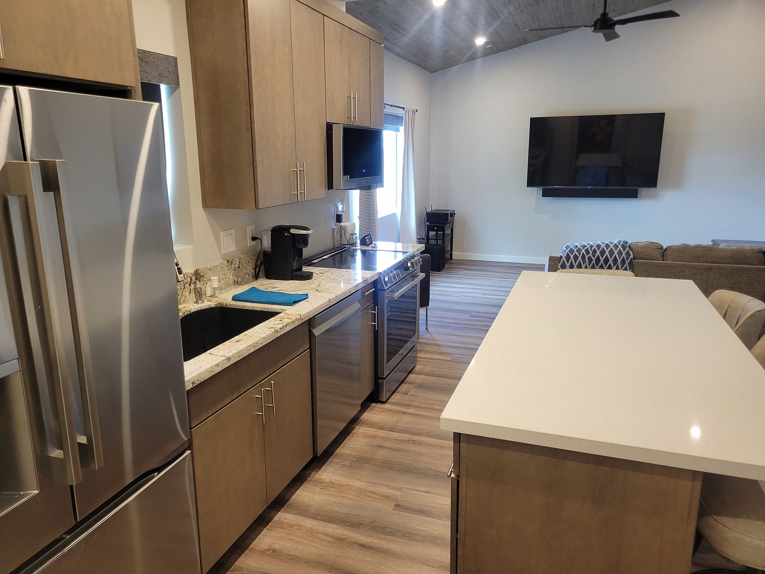 13218 N El Pueblo Blvd photo 3