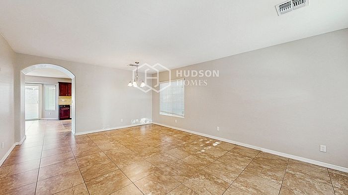 5805 S 27th Ln photo 4