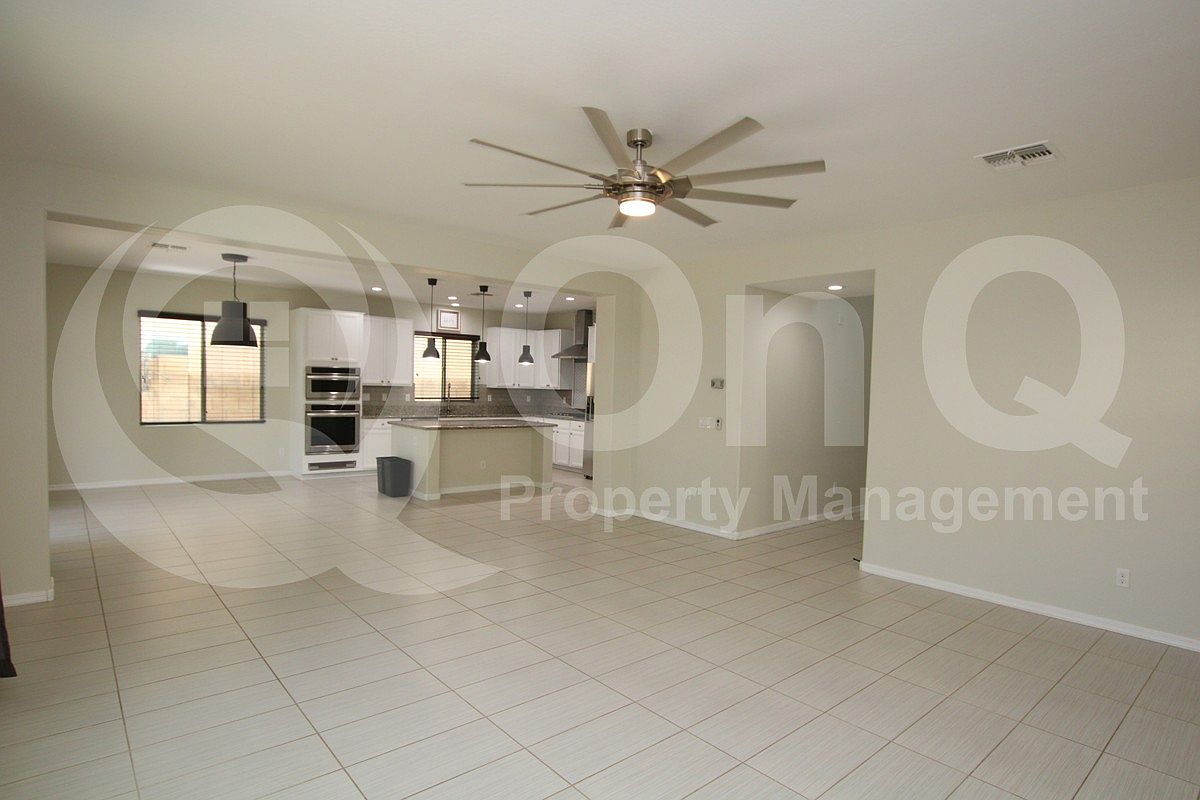 3017 E Megan St photo 4