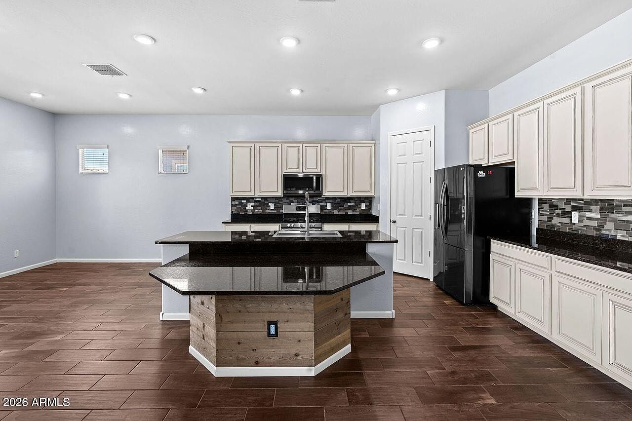 23994 N 164th Dr photo 4