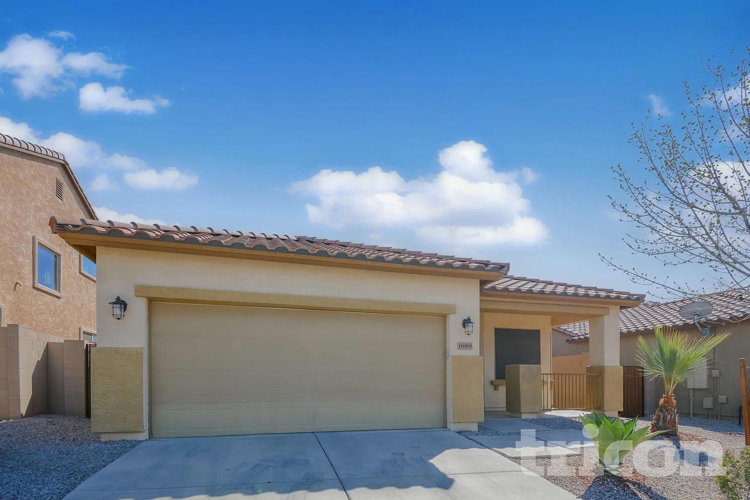 1689 S 235th Dr Buckeye, AZ 85326 photo 2