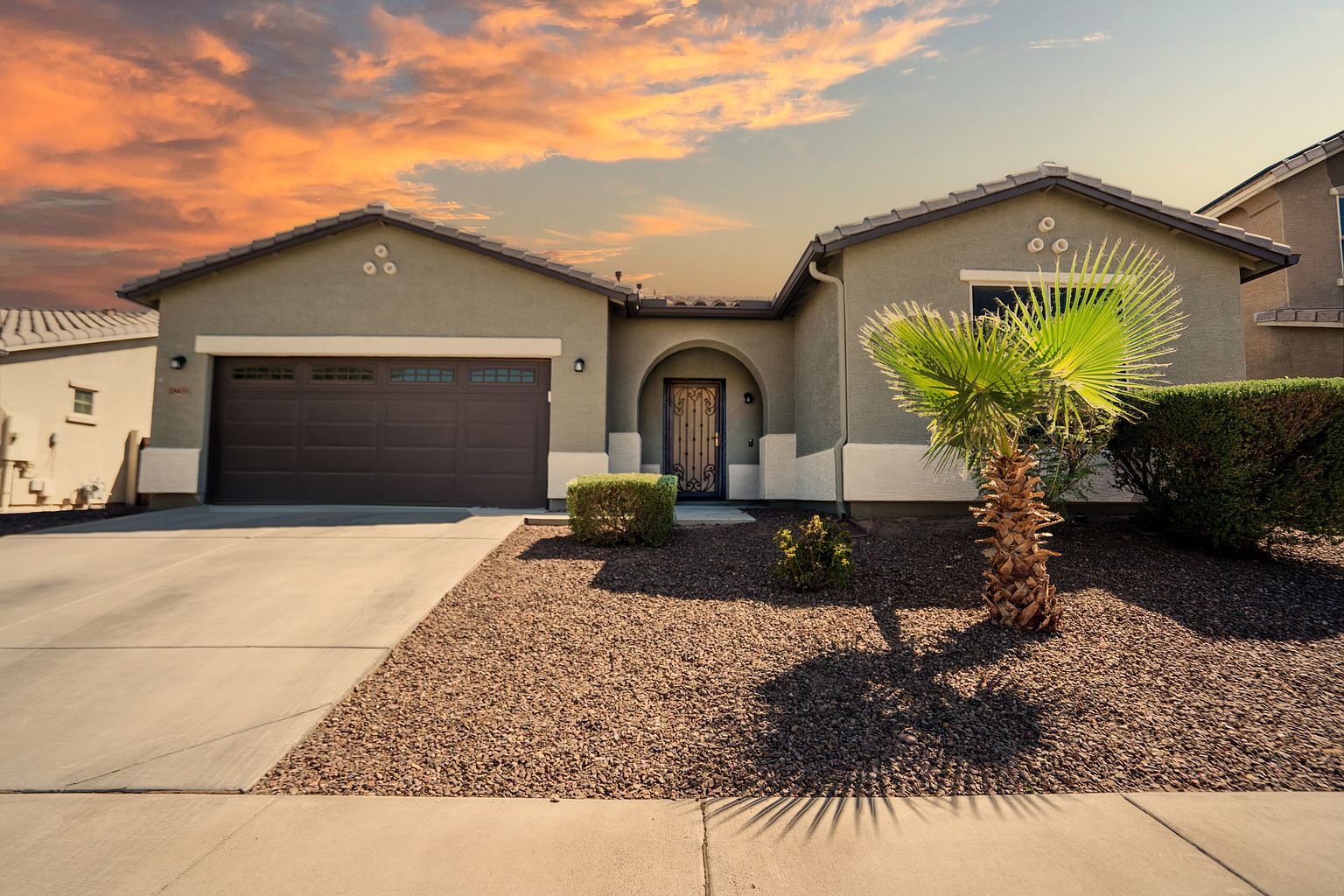 18433 West Sunnyslope Lane, Waddell, AZ 85355 photo 4