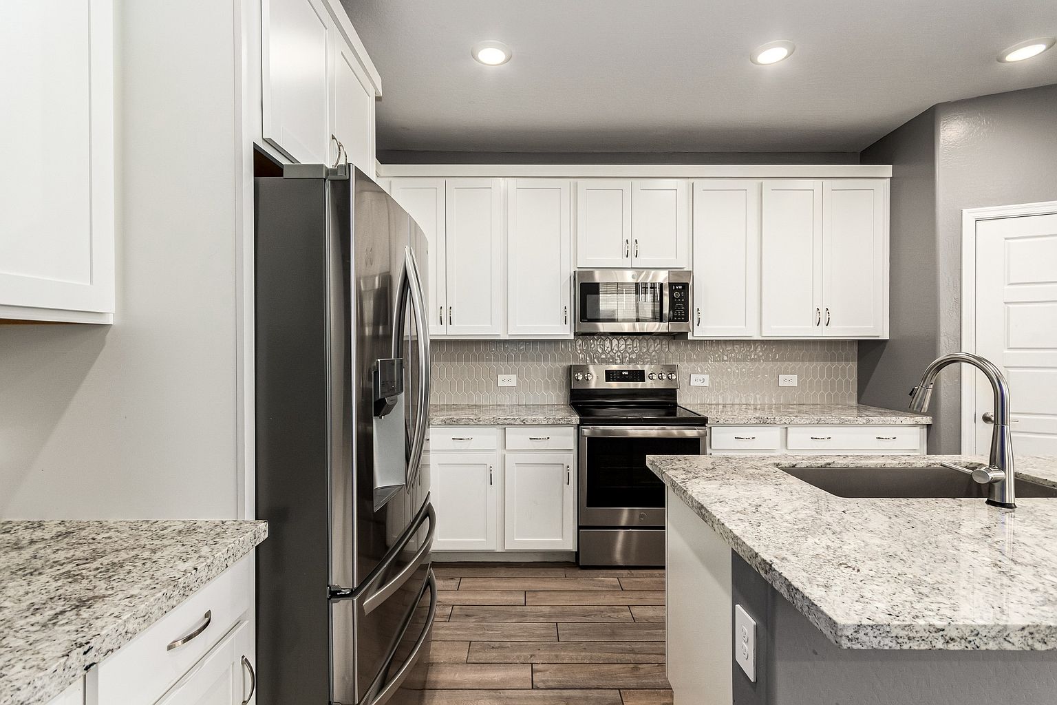 1849 E Chelsea Ln photo 3