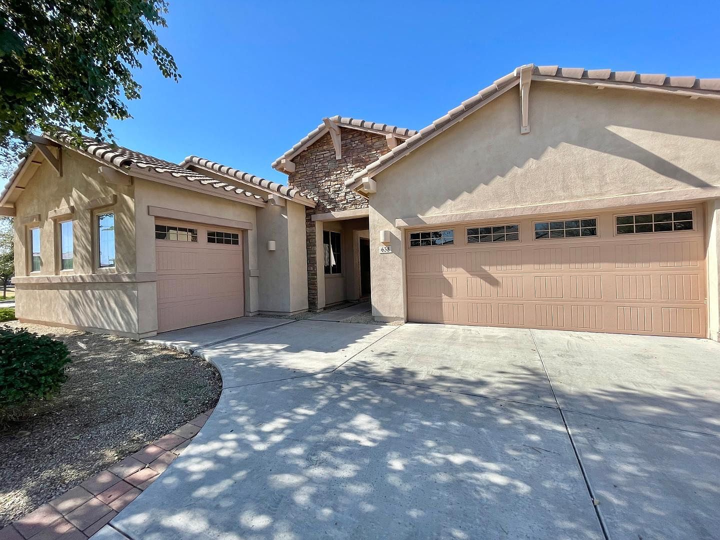 638 E Charlevoix Ave Gilbert, AZ 85297 photo 2
