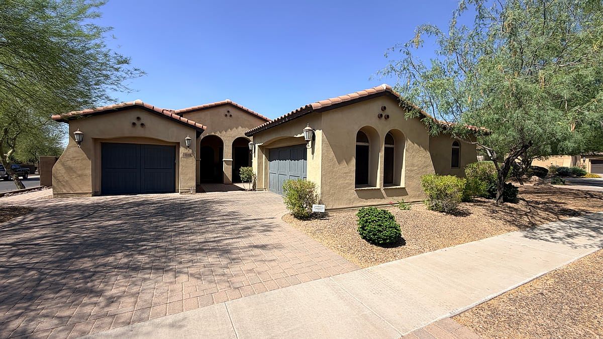 1518 E Hazel Dr Phoenix, AZ 85042 photo 4