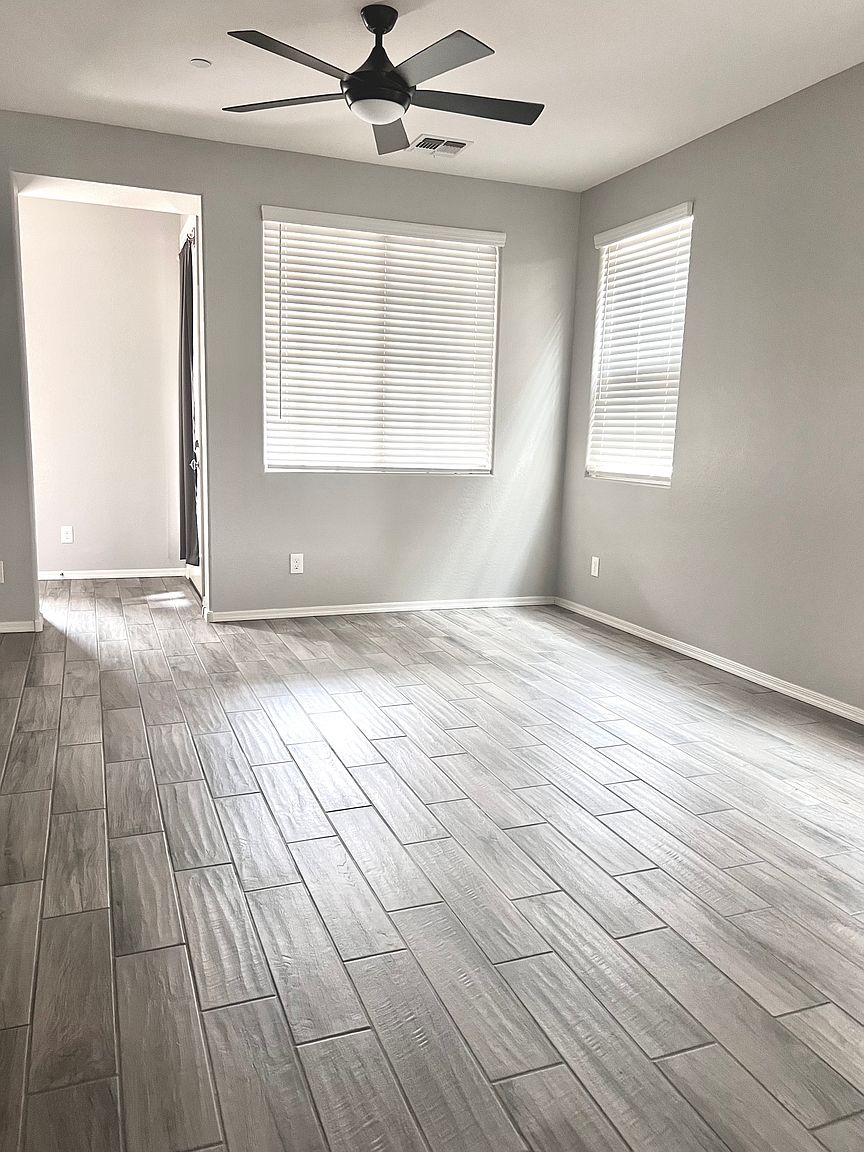 1728 E Dogwood Ln photo 3