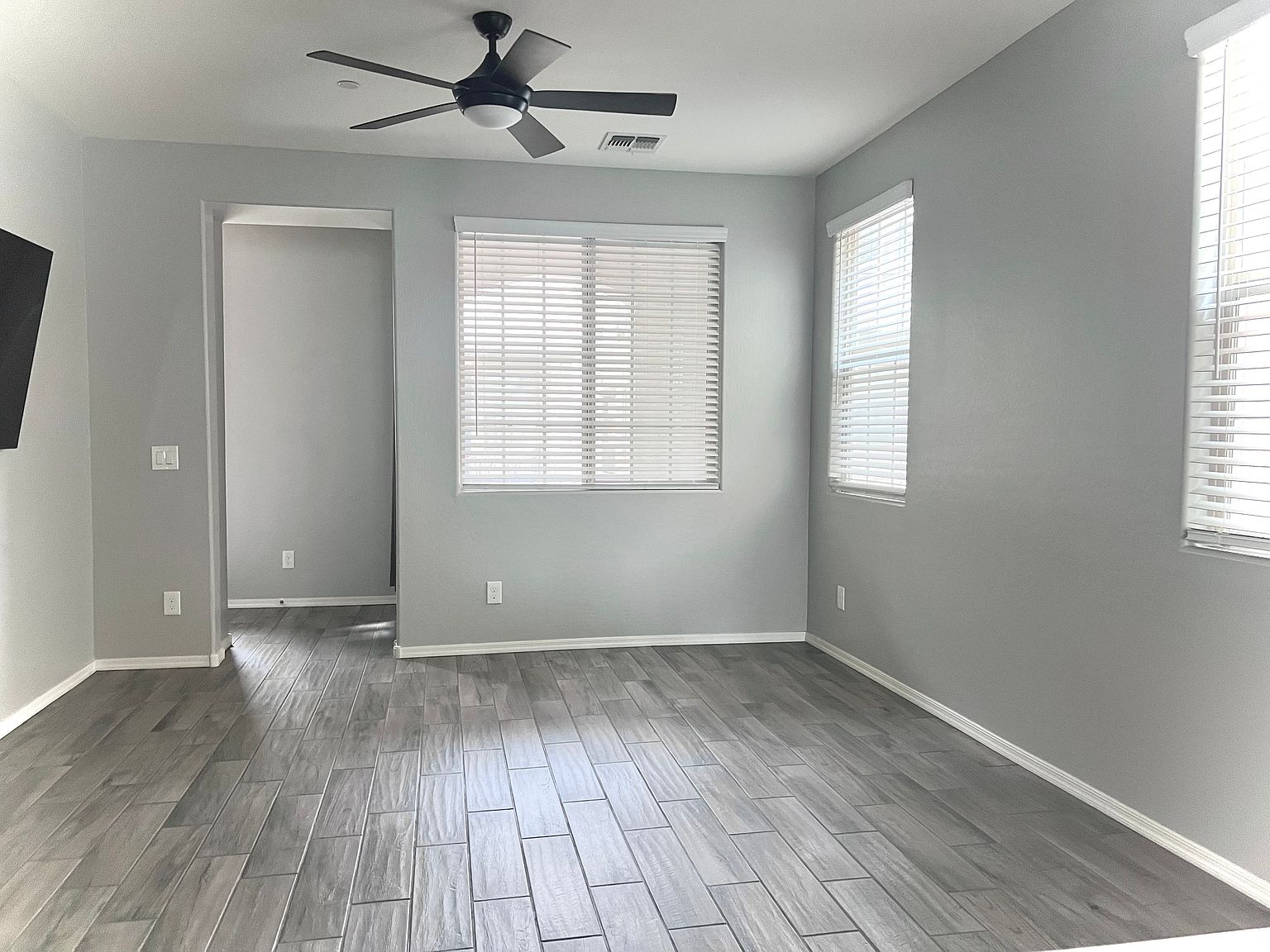 1728 E Dogwood Ln photo 2