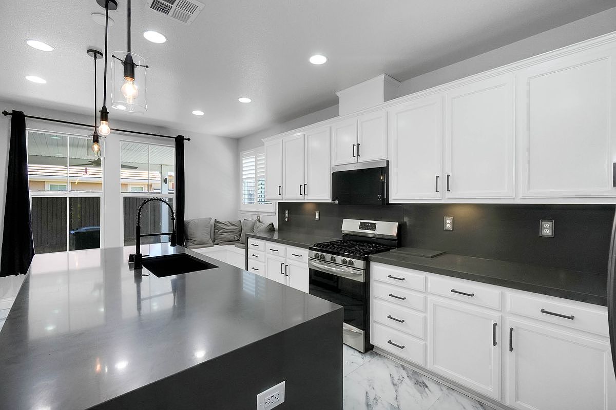 321 Myrtle Ln photo 3