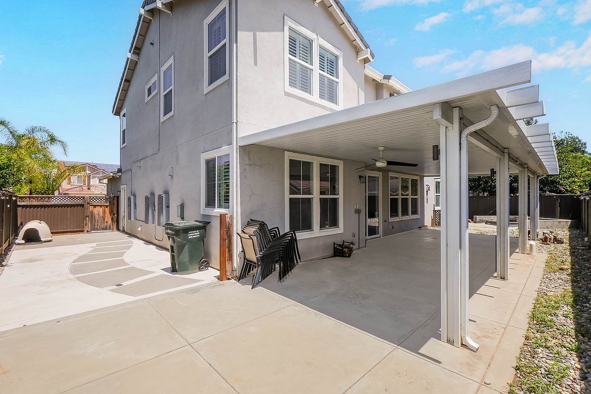 321 Myrtle Ln photo 2