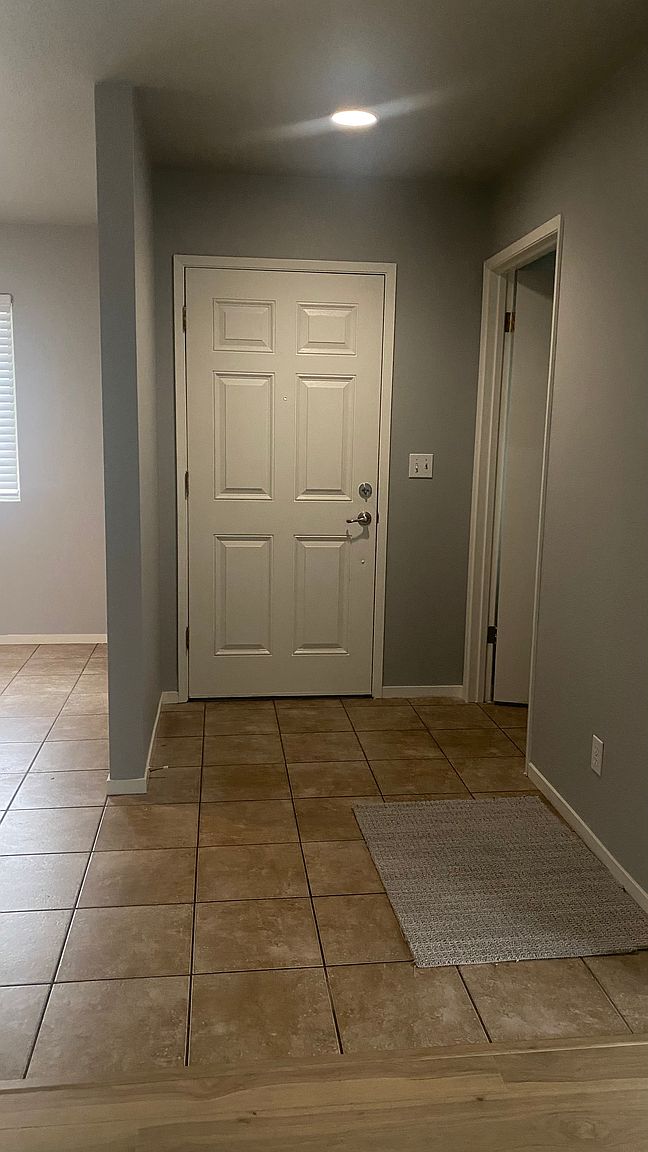 2460 Avignon Cir photo 2