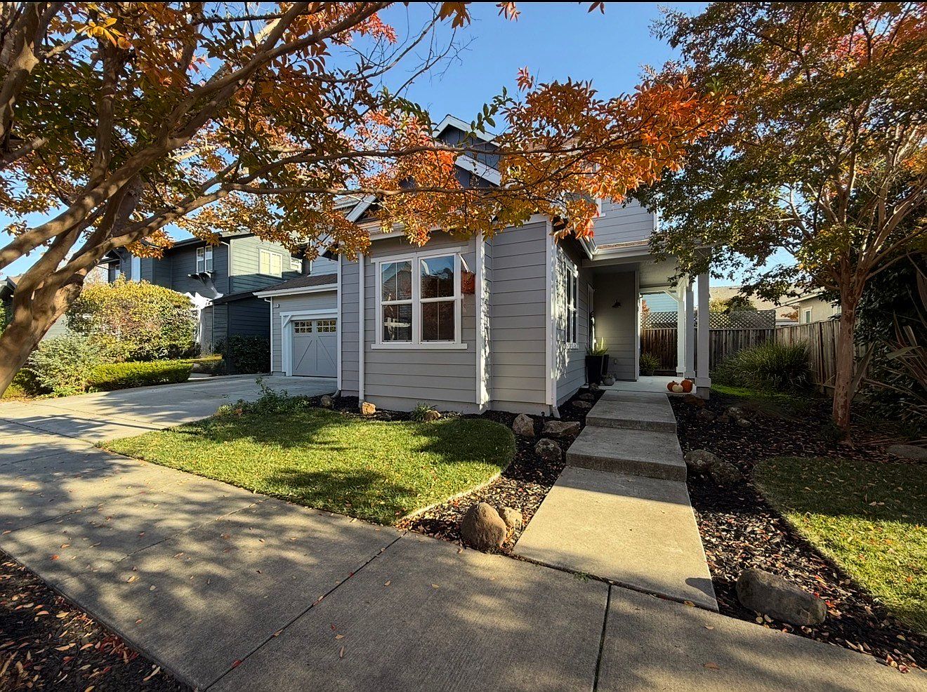 1694 Southridge Dr photo 2