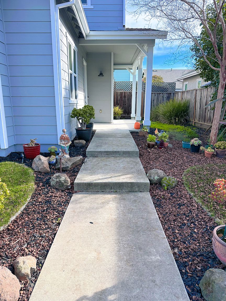 1694 Southridge Dr photo 3