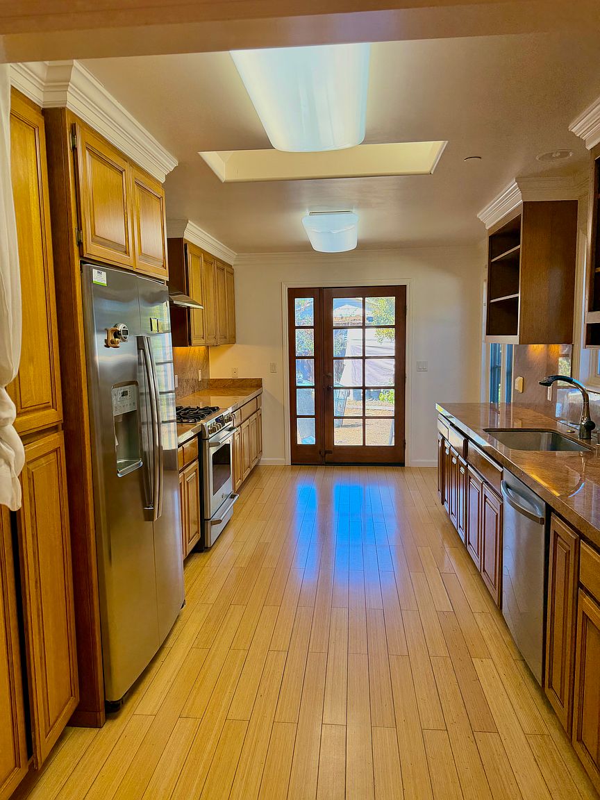 463 2nd Ave photo 5