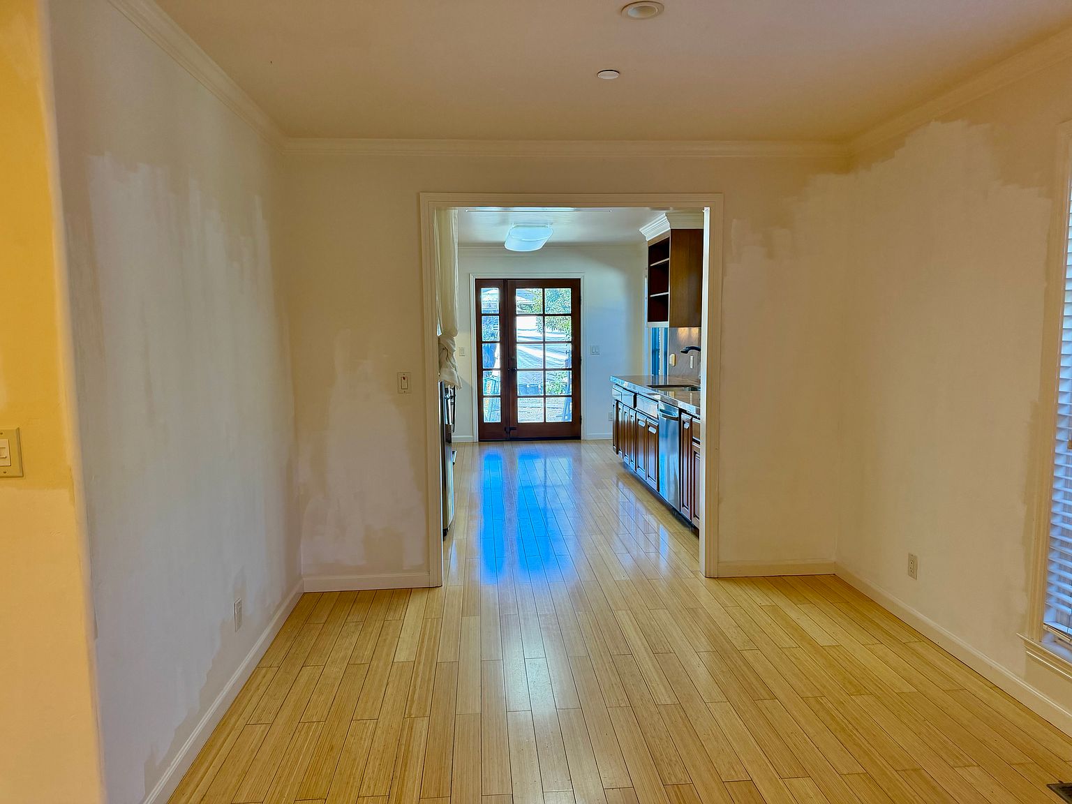 463 2nd Ave photo 4