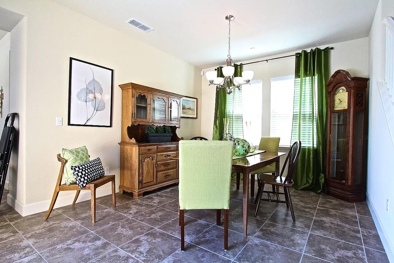 487 W Esplanade Dr photo 4