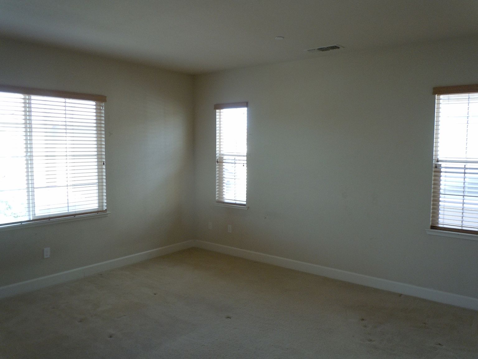 537 W Esplanade Dr photo 3