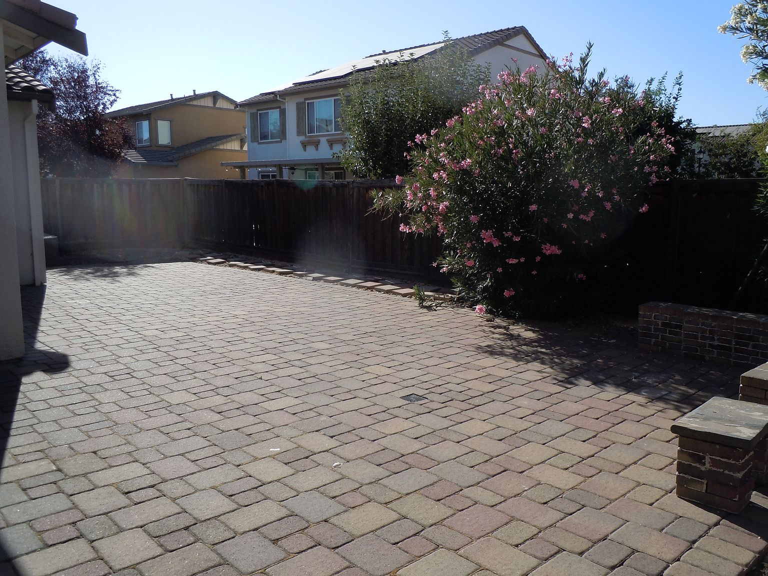 537 W Esplanade Dr photo 2