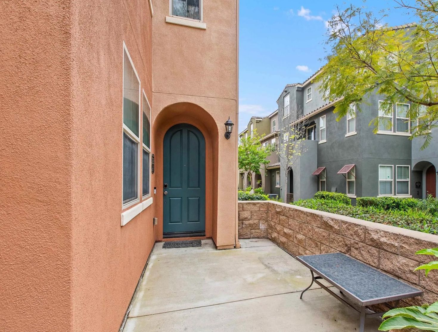1823 Peach Ct photo 2