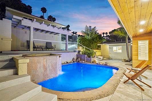 900 Highland Dr photo 2