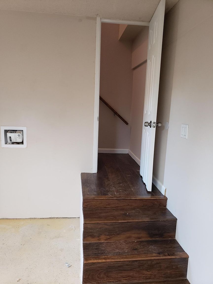 1221 Topper Ln photo 2