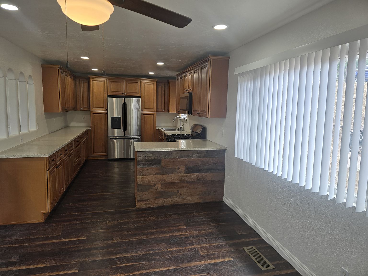 1221 Topper Ln photo 5