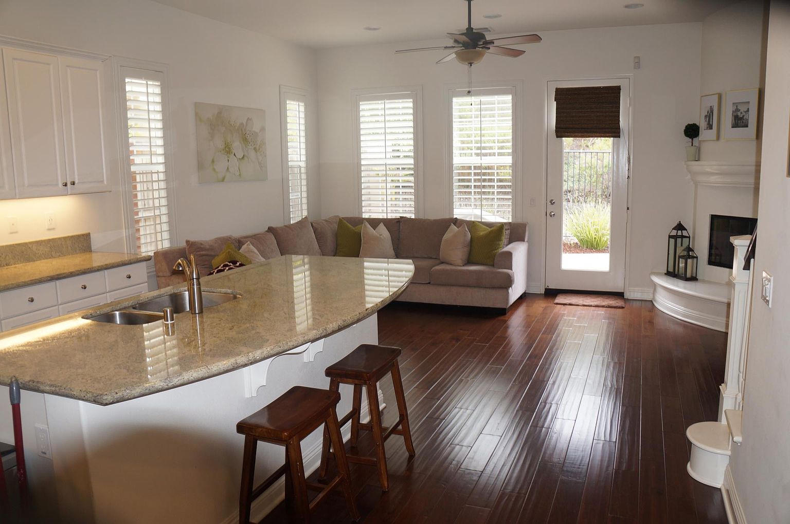 1052 Breakaway Dr photo 3