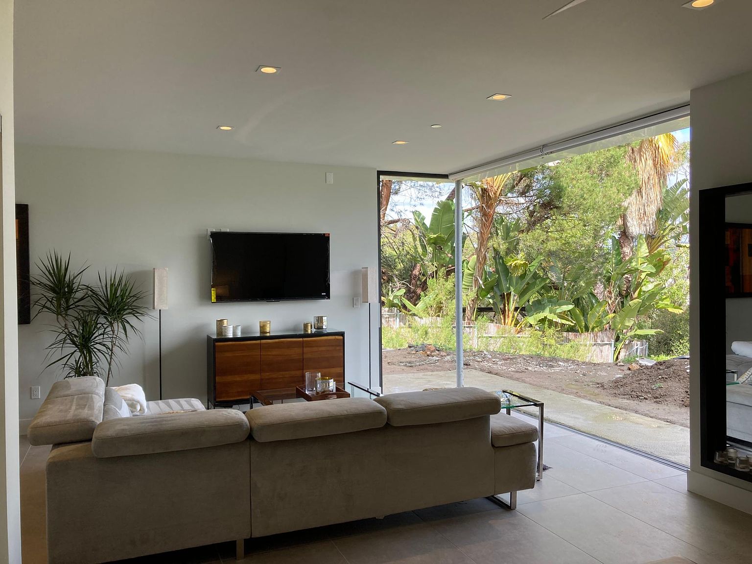 5595 Toyon Rd photo 4