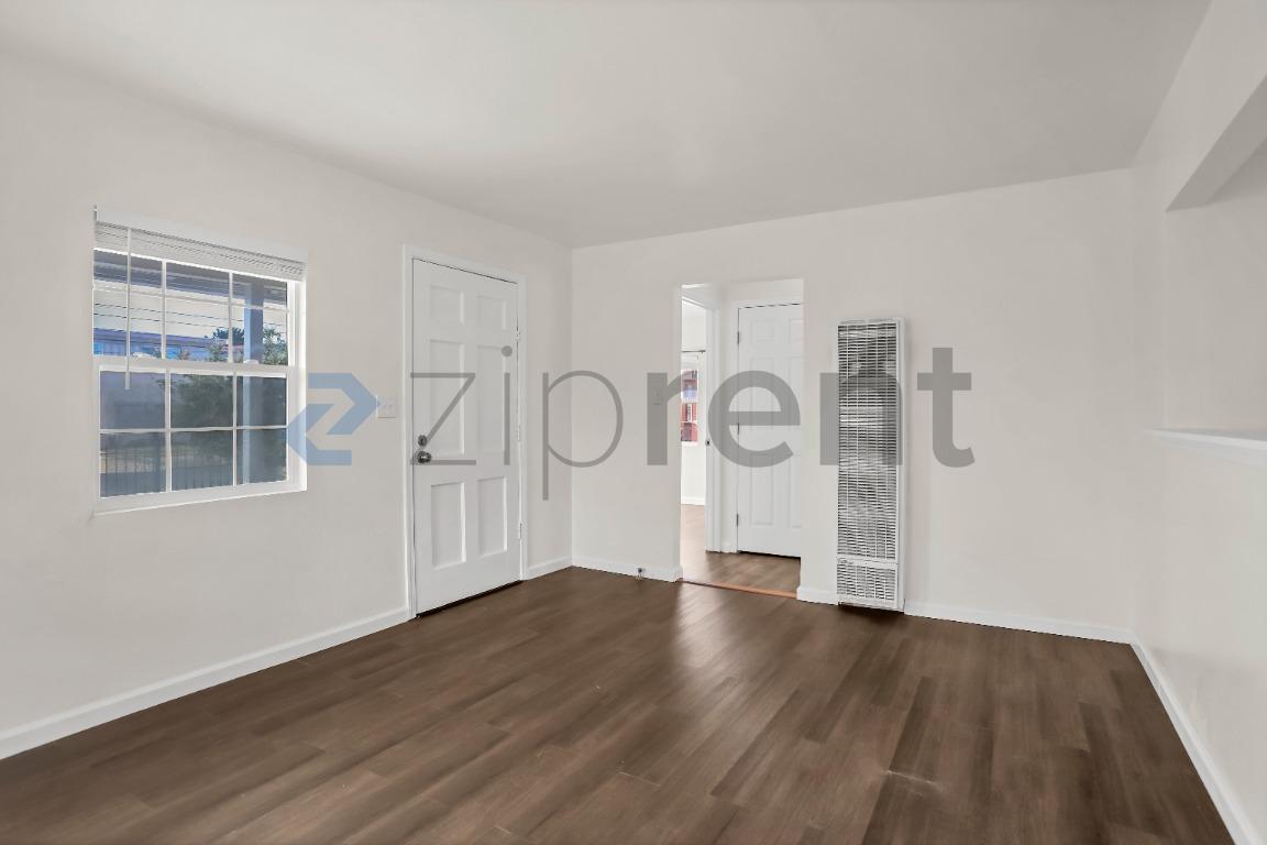 3817 Waller Ave photo 5