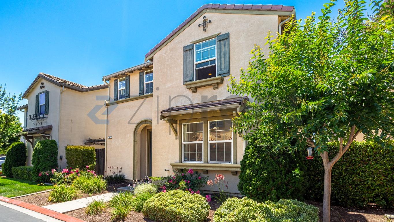 105 Lusitano Way photo 2