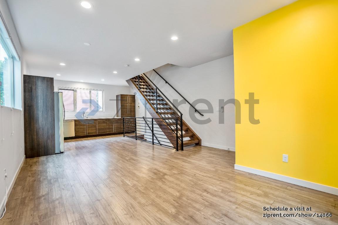 9607A Roosevelt Way Northeast photo 4