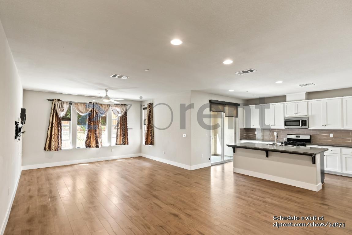 7 Rogers Lane photo 3