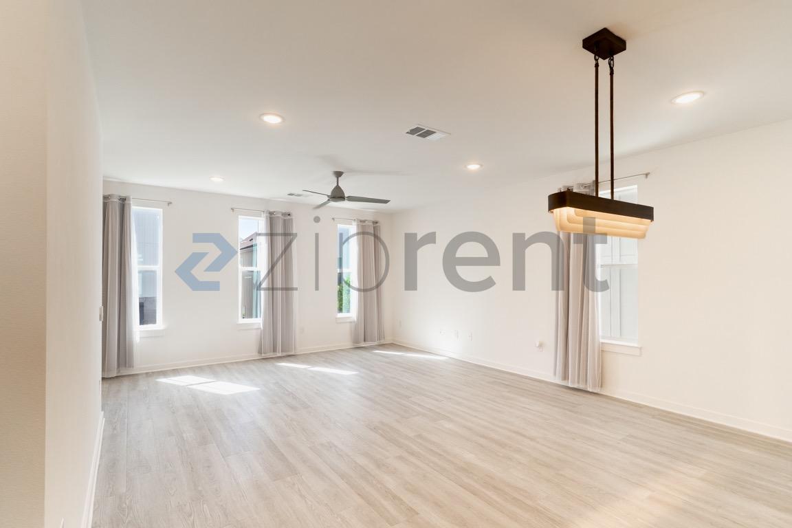 Gorgeous Condo in Desirable East Austin Location photo 3