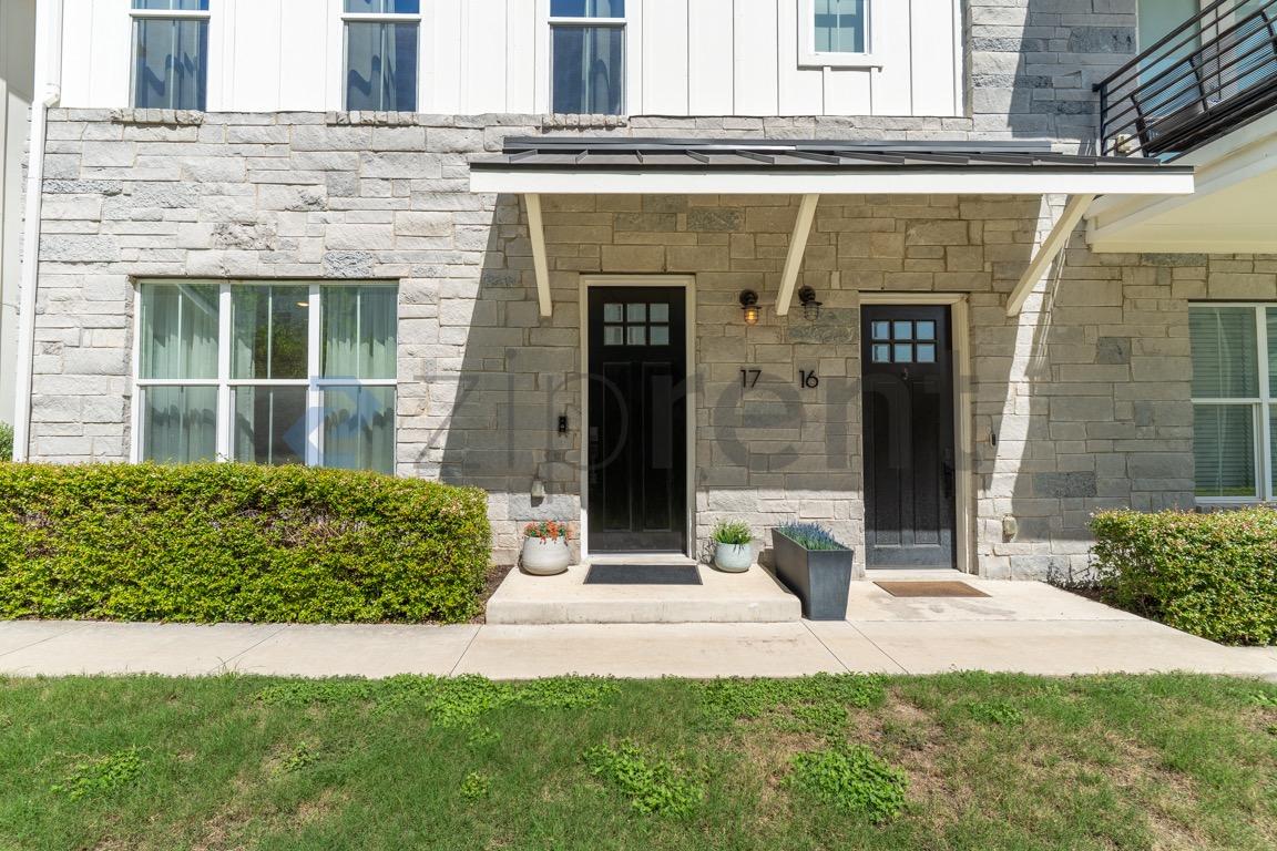 Gorgeous Condo in Desirable East Austin Location photo 2