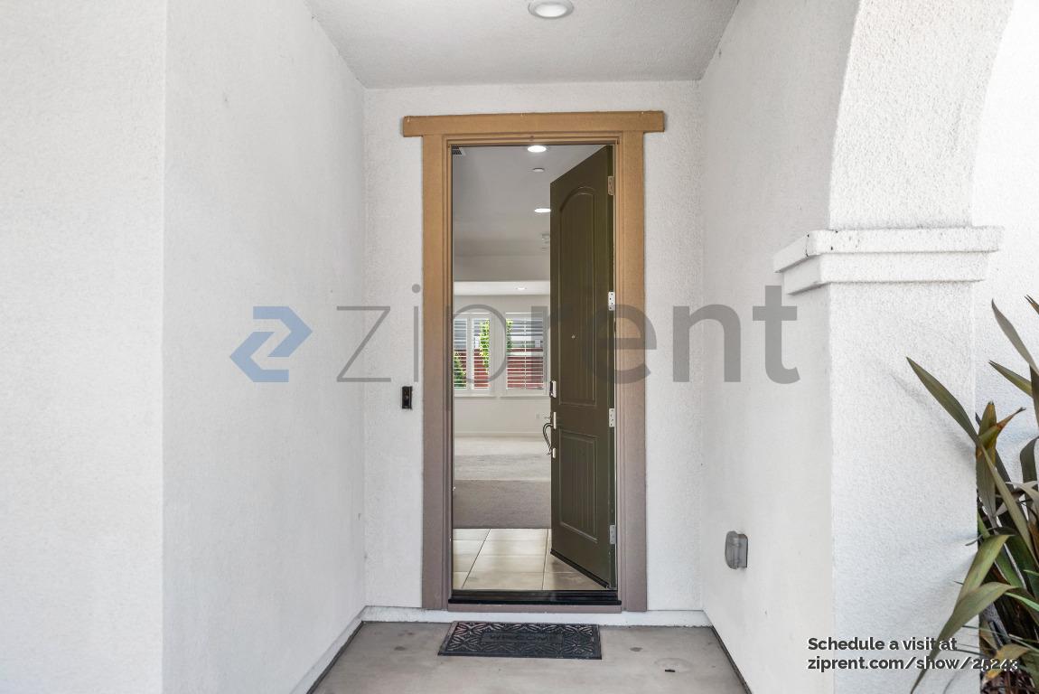 350 E Huntley Ave photo 4