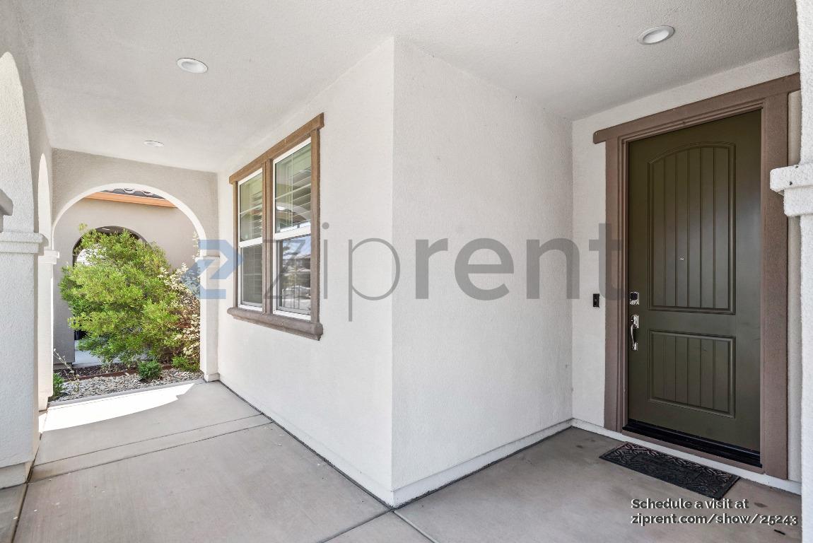 350 E Huntley Ave photo 3