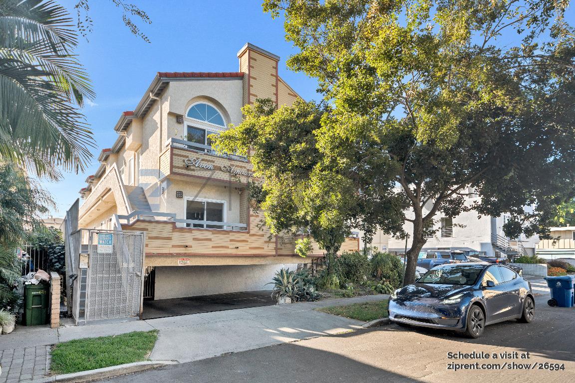 11733 Avon Way photo 2