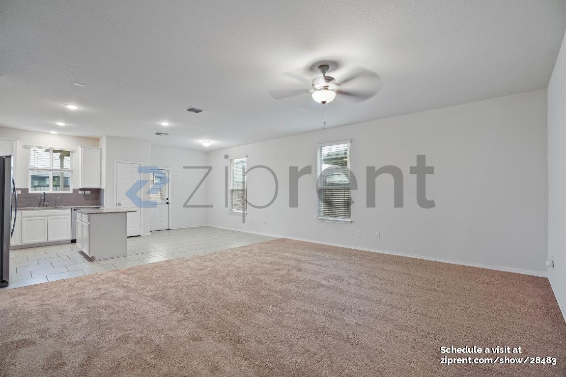 10355 McQueeney photo 2