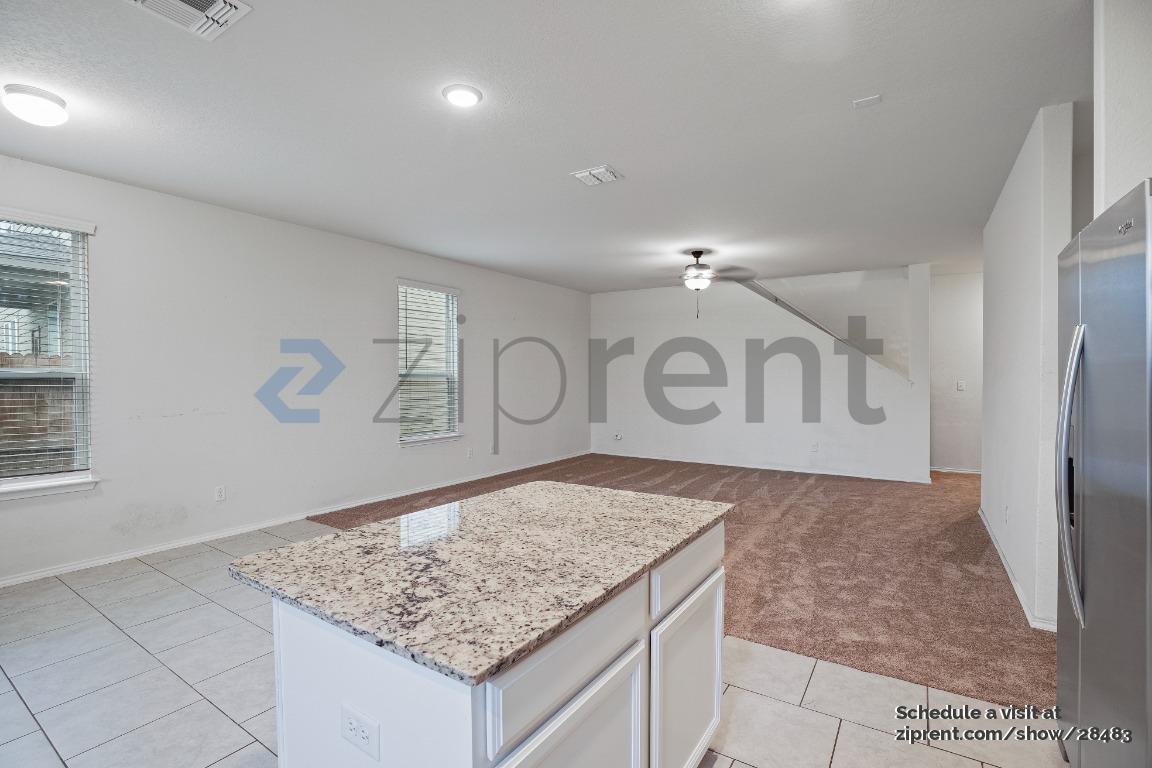 10355 McQueeney photo 4